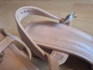 Sandalias tacón bajo beige