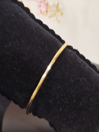 Pulsera oro 18k  rígida y maciza .7 cm diámetro 