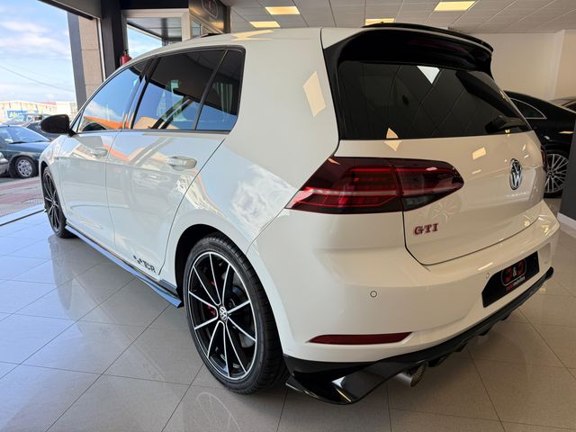 Volkswagen Golf GTI TCR Akrapovic 