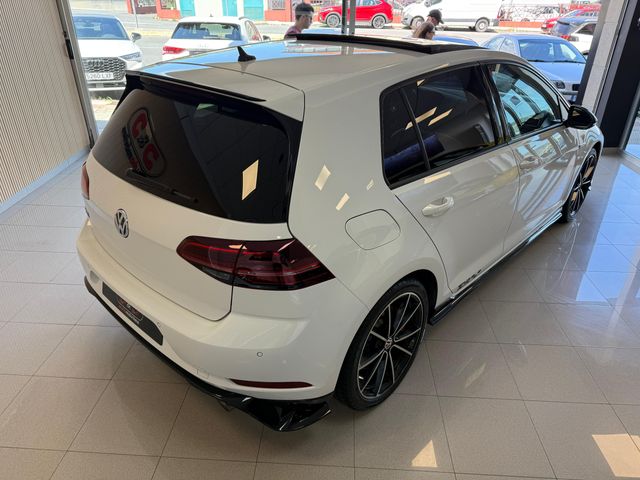 Volkswagen Golf GTI TCR Akrapovic 