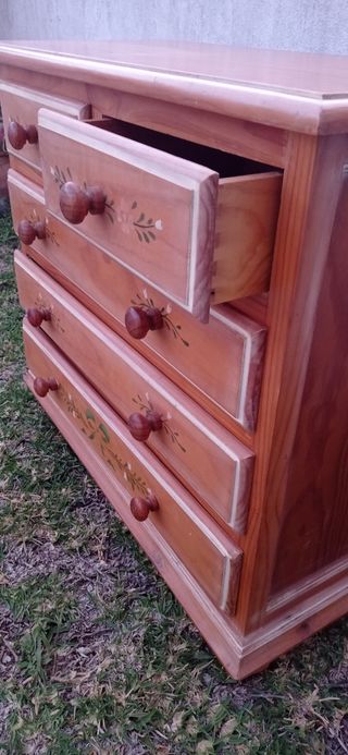 Cómoda de madera - 5 cajones