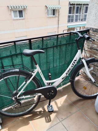 Bicicleta de paseo blanca