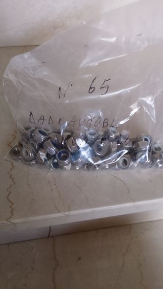 Dadi autobloccanti M10 inox