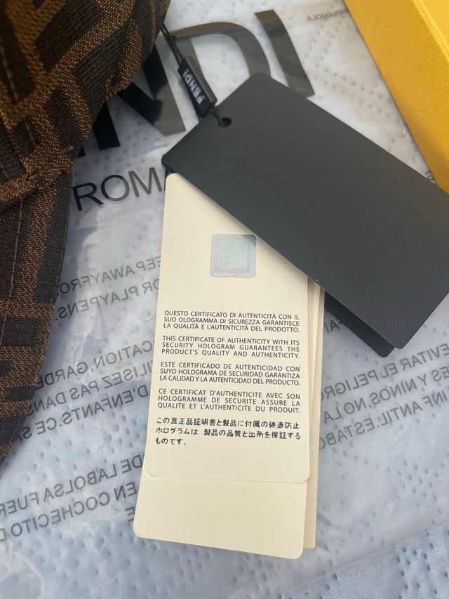 Gorra FENDI marrón
preciosa gorra Fendi!
Nueva