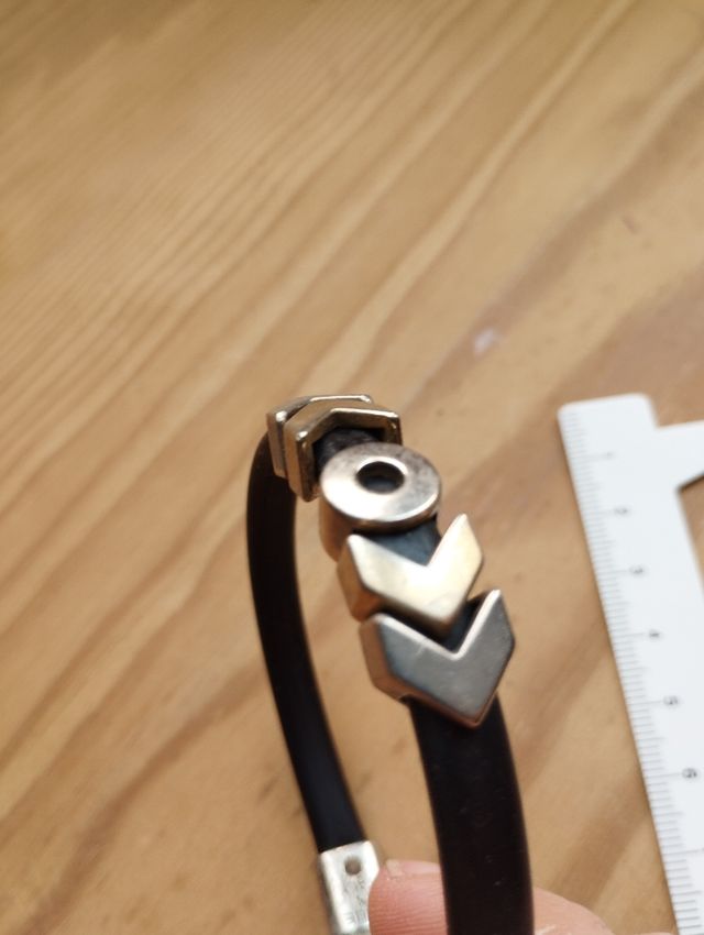 Pulsera negra y metálica goma y acero unisex