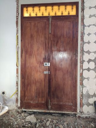 Puerta madera maciza antigua