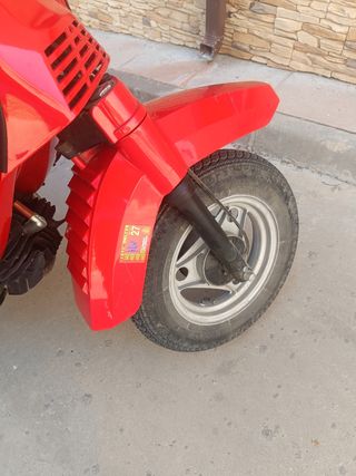 Scoot Derbi 75cc roja