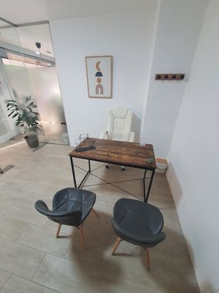 Despacho oficina: Camilla + material