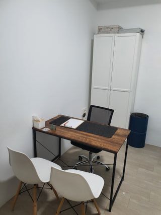 Despacho oficina: Camilla + material