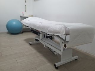 Despacho oficina: Camilla + material