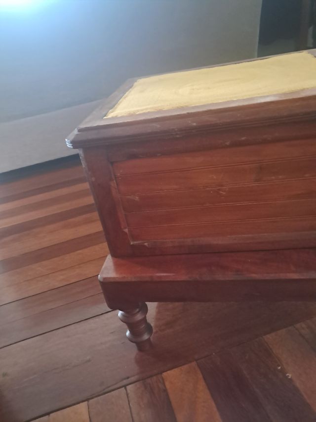 Orinal antiguo inglés de madera