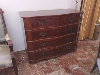 Cómoda antigua de madera