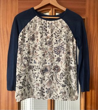 Blusa Stradivarius beige y azul