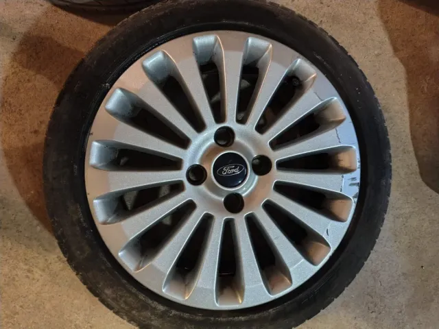 Vendo 3 cerchi in lega Ford Fiesta tenuti bene
