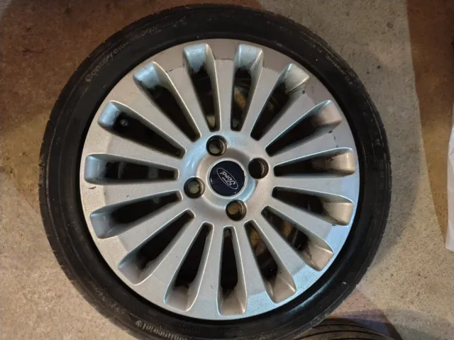 Vendo 3 cerchi in lega Ford Fiesta tenuti bene