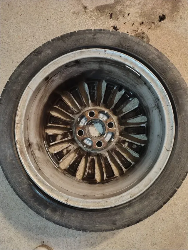 Vendo 3 cerchi in lega Ford Fiesta tenuti bene