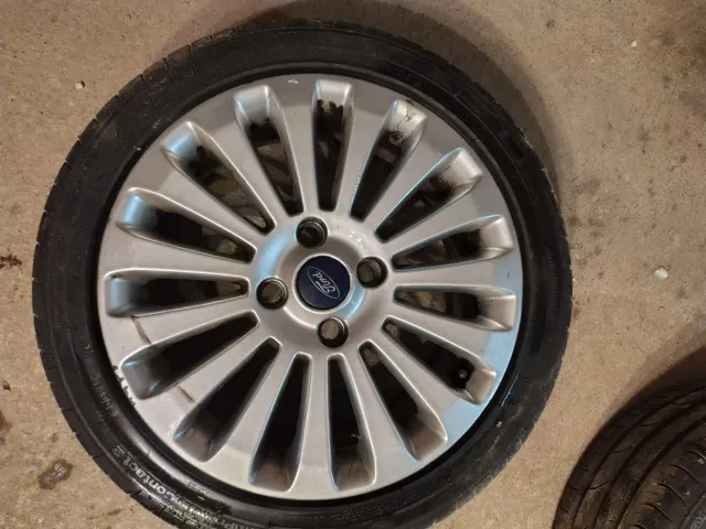 Vendo 3 cerchi in lega Ford Fiesta tenuti bene