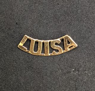 Colgante Nombre Luisa de oro de 18k, 0.95 g.