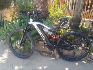 Bicicleta eléctrica FANTIC casi nueva