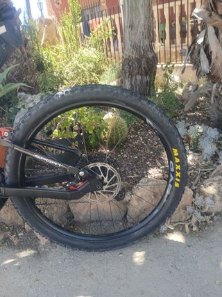 Bicicleta eléctrica FANTIC casi nueva