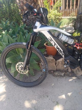 Bicicleta eléctrica FANTIC casi nueva