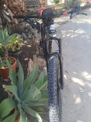 Bicicleta eléctrica FANTIC casi nueva