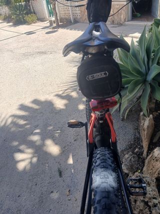 Bicicleta eléctrica FANTIC casi nueva