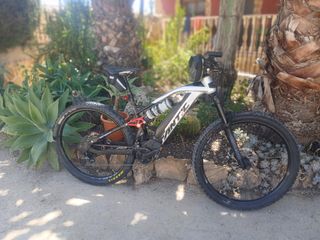 Bicicleta eléctrica FANTIC casi nueva