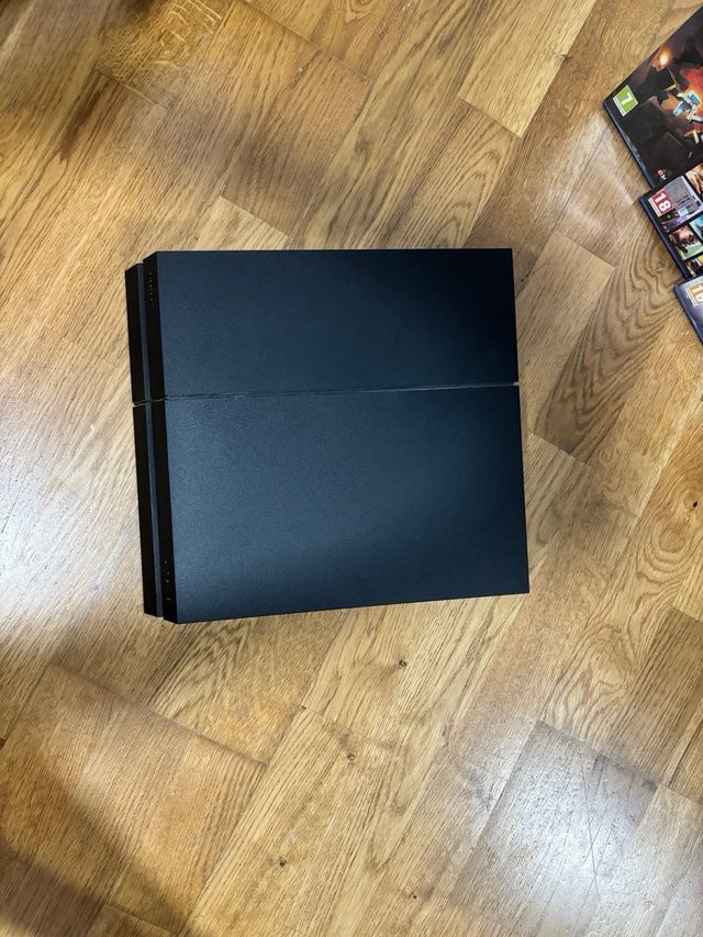 PS4 (PlayStation 4) 500GB + 2 Controller + Giochi