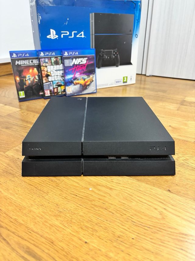 PS4 (PlayStation 4) 500GB + 2 Controller + Giochi