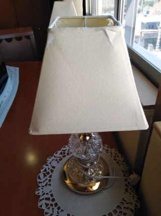 Lampara de mesa dorada y cristal (2)
