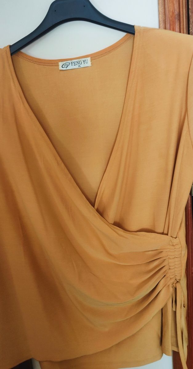 Blusa marrón FENG YU c/fruncido