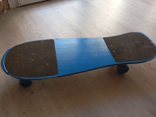Skate 4 ruedas azul usado