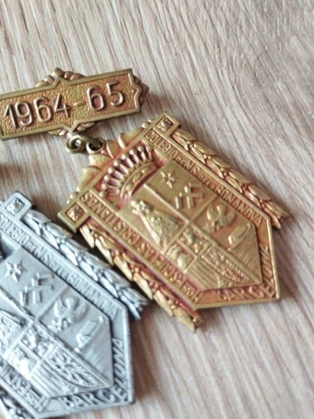 Broches antiguos Colegio N.S Bonanova Barcelona
