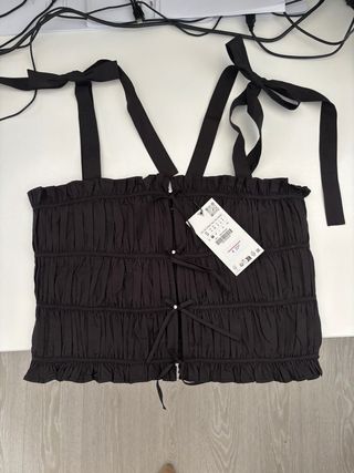 Top negro Zara fruncido S con boton joya sin usar