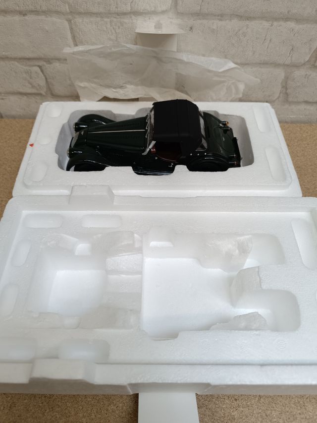 Morgan Plus 4/4 Sport 1/18 Kyosho LEER BiEN