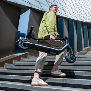 Patinete eléctrico Ninebot hasta 25 km, E2+ V2