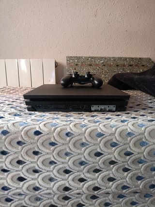 PS4 Pro (PlayStation 4 Pro) negra + mando