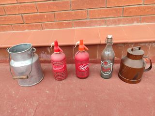 Antiguas botellas gaseosa + sifones