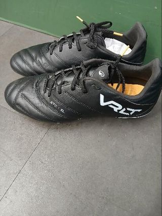 BOTAS DE FÚTBOL VIRALTO II MATADOR FG PIEL NEGRO