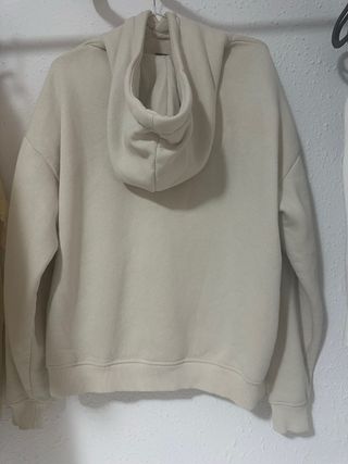 Sudadera beige con capucha
