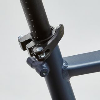 Bicicleta de trekking 28 pulgadas aluminio monoplato 9V