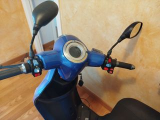 Scooter eléctrico Veleco ZT15,con funda de regalo.