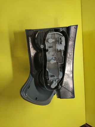 PILOTO TRASERO IZQUIERDO TOYOTA COROLLA VERSO