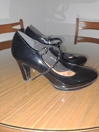 Zapatos negros OKEYS tacón bajo