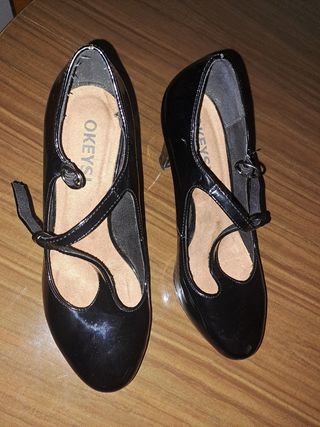 Zapatos negros OKEYS tacón bajo