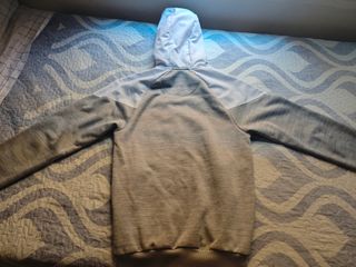 Chándal gris y blanco