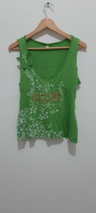 Camiseta sin mangas verde estampada
