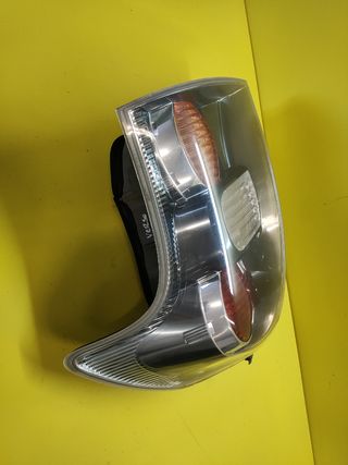 PILOTO TRASERO DERECHO TOYOTA COROLLA VERSO