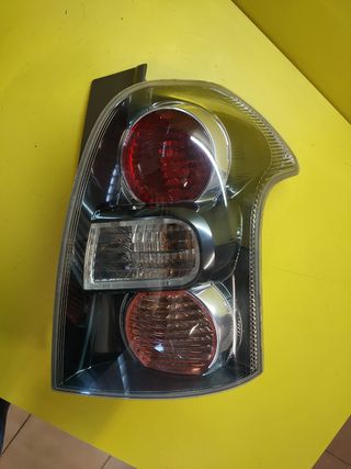 PILOTO TRASERO DERECHO TOYOTA COROLLA VERSO